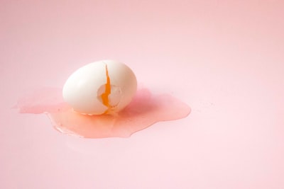 white egg on white surface egg zoom background