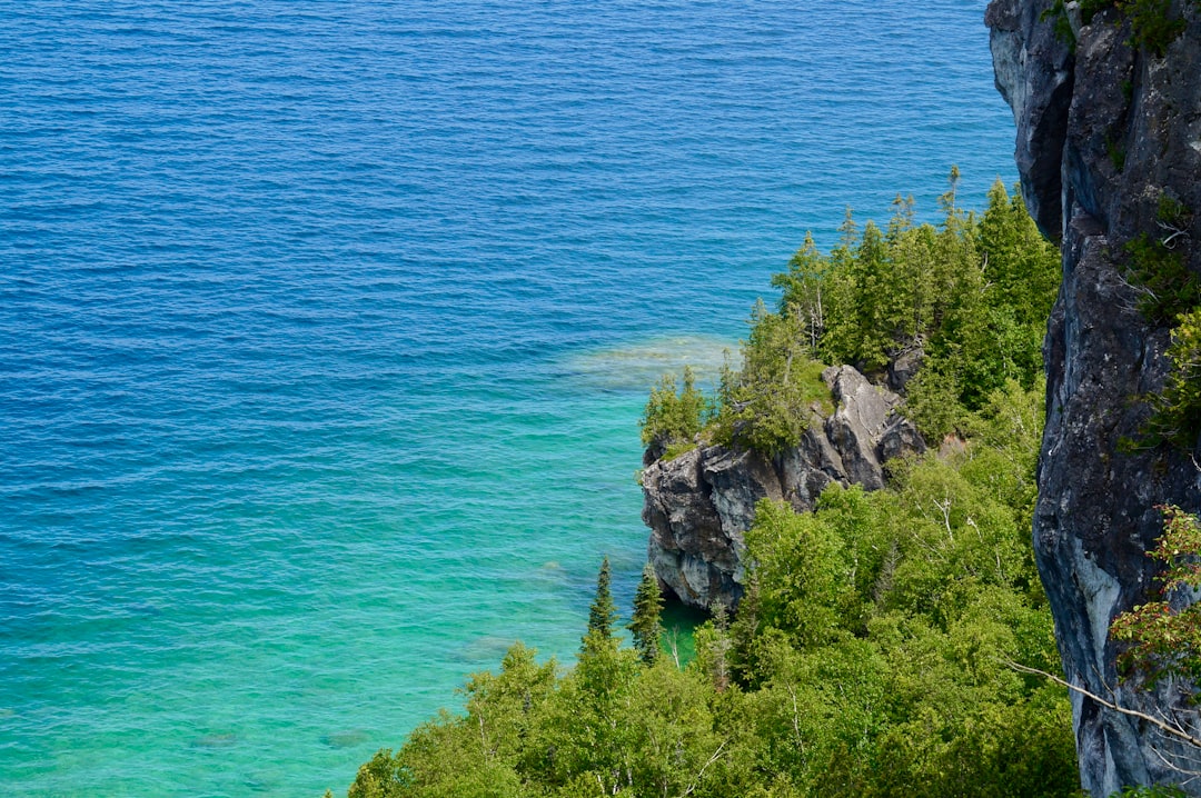 travelers stories about Cliff in Lion's Head, Canada