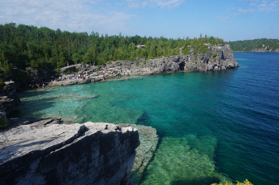 travelers stories about Shore in The Grotto, Canada