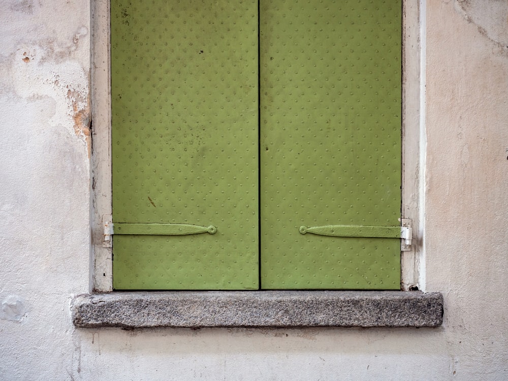 green wooden door with silver door lever