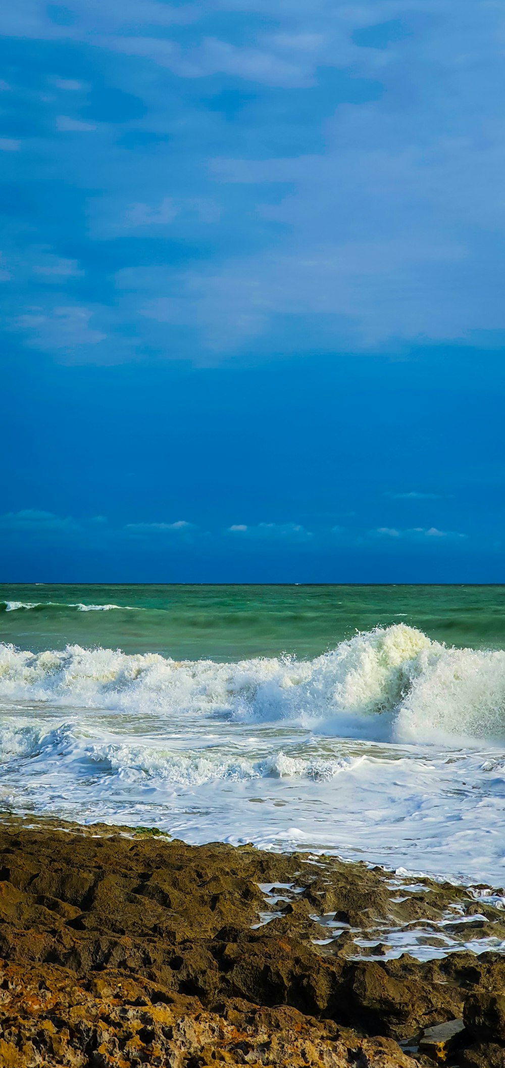 ocean waves under blue sky during daytime