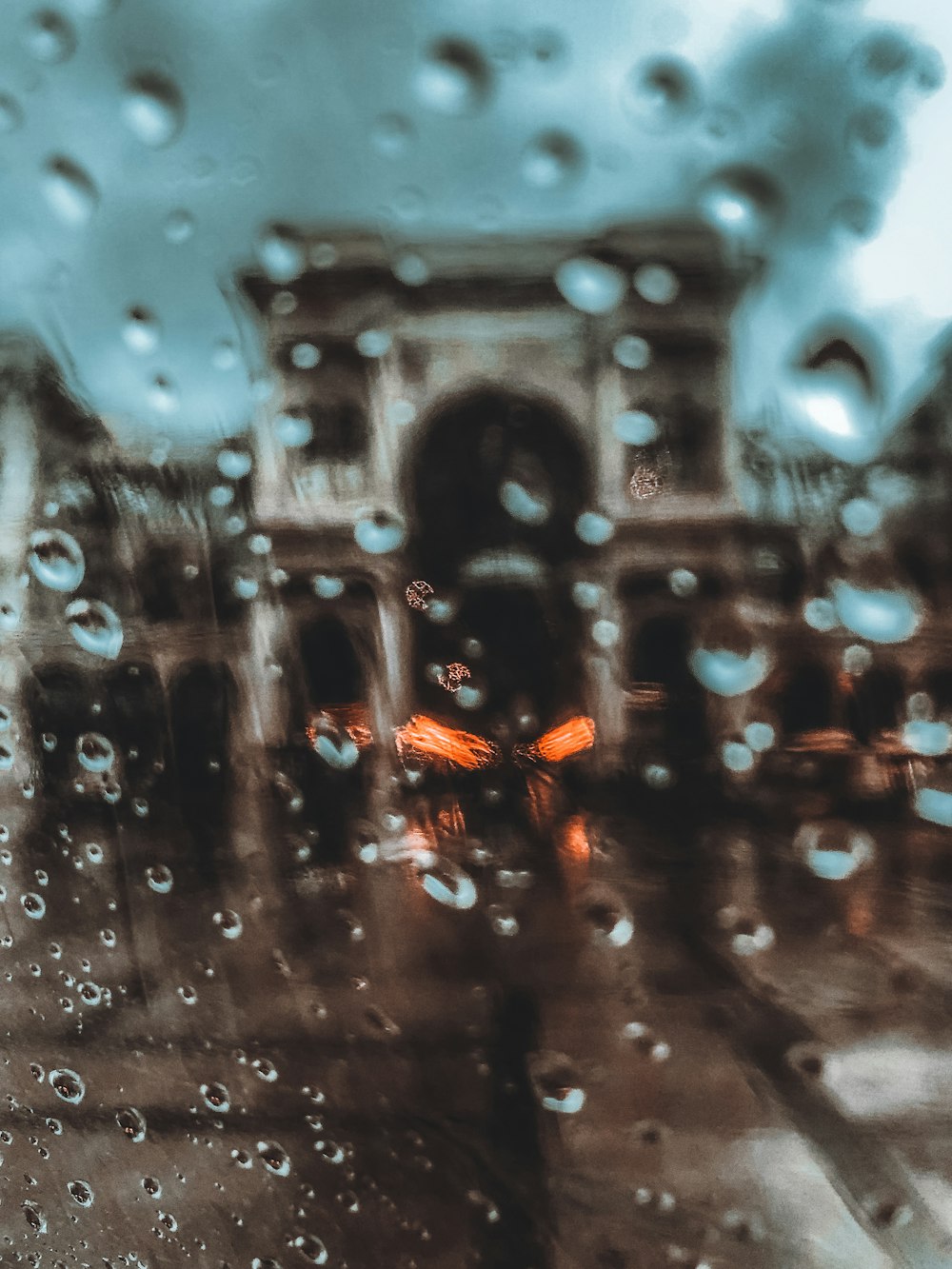 water droplets on glass during daytime