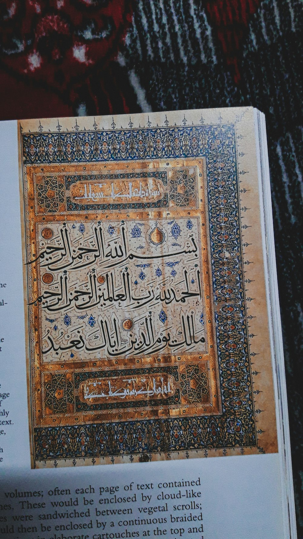 decoração de parede de caligrafia árabe marrom e bege