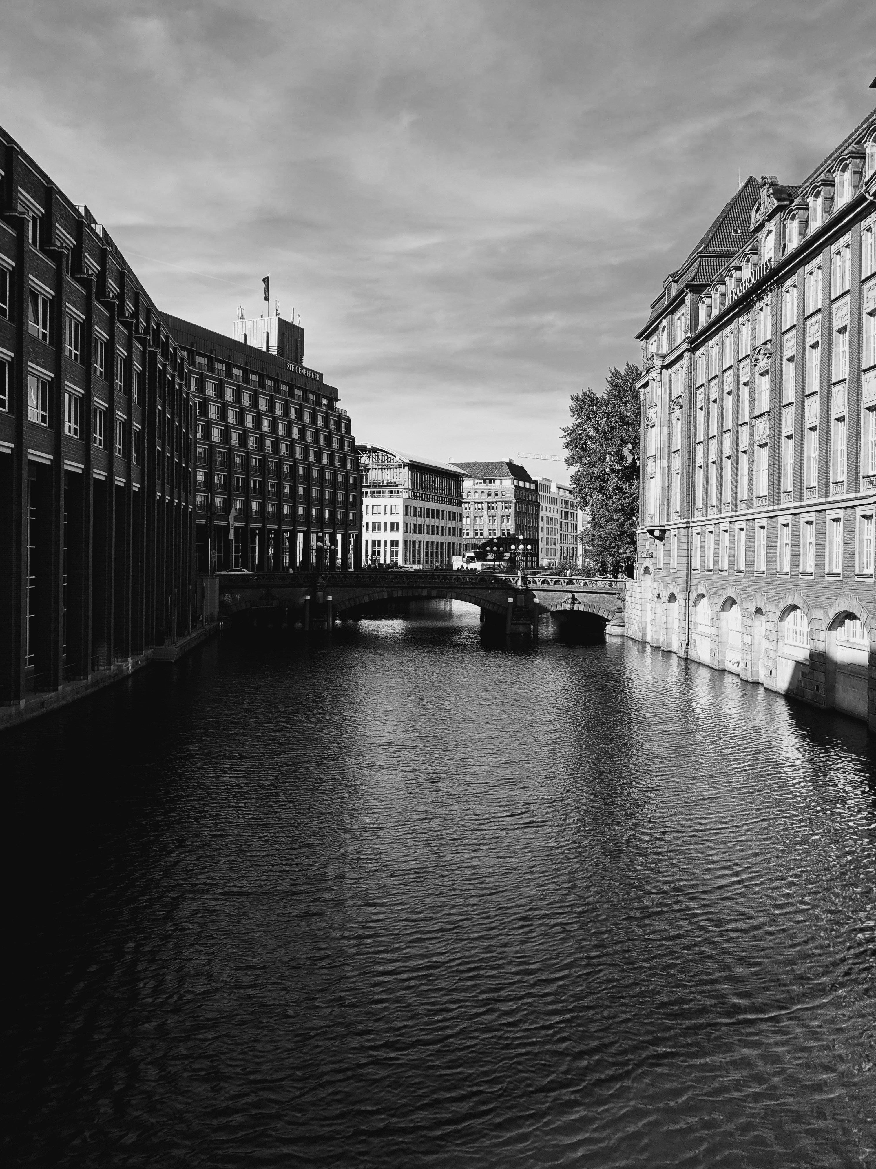 Photo by monochromatze