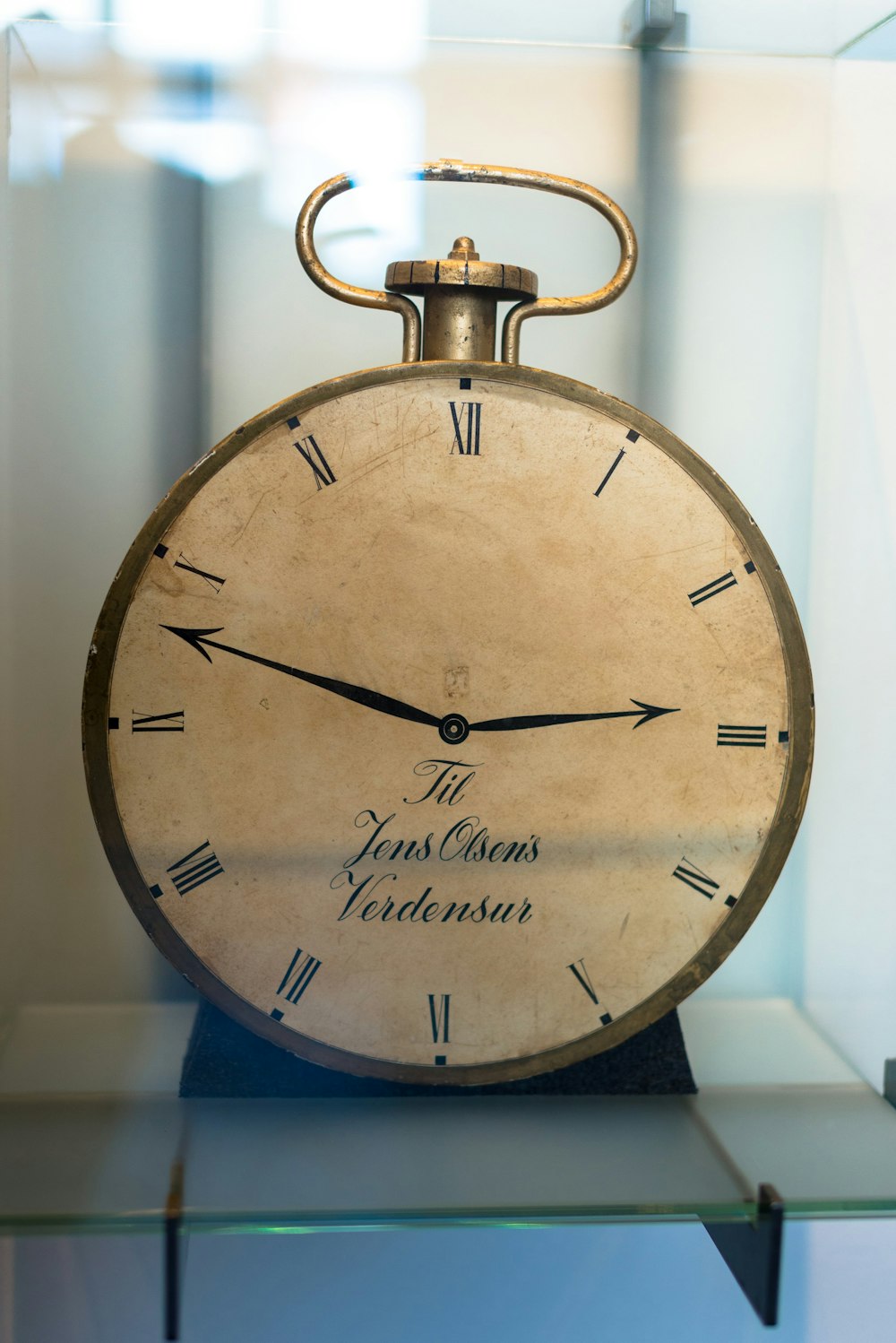 gold round analog pocket watch