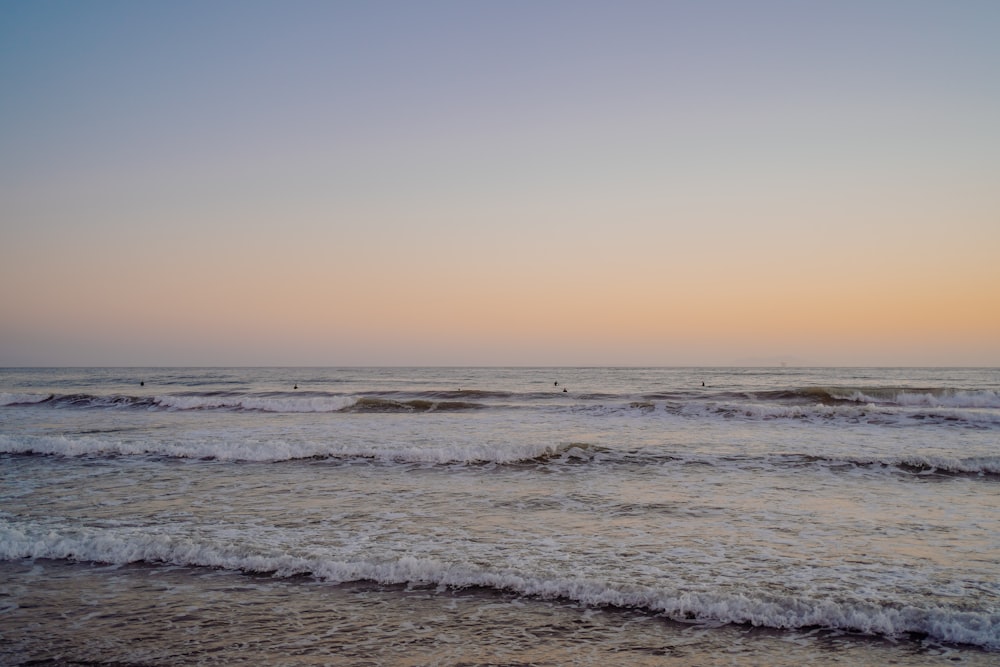 ocean waves crashing on shore during daytime