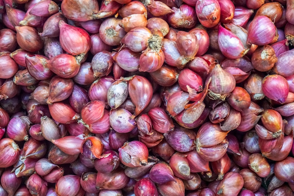 red and brown round fruits