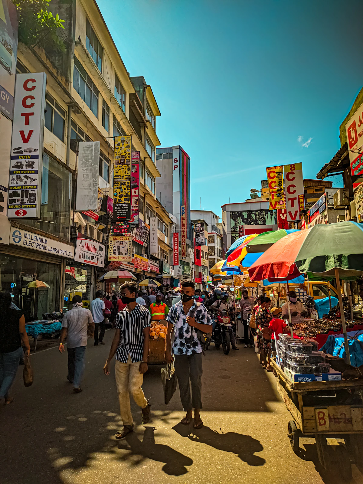 People walking between shops and market stalls in Pettah, Colombo