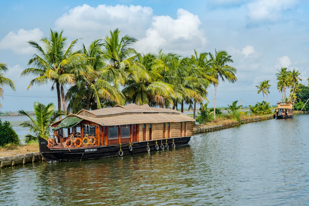 travelers stories about Lagoon in Alappuzha, India