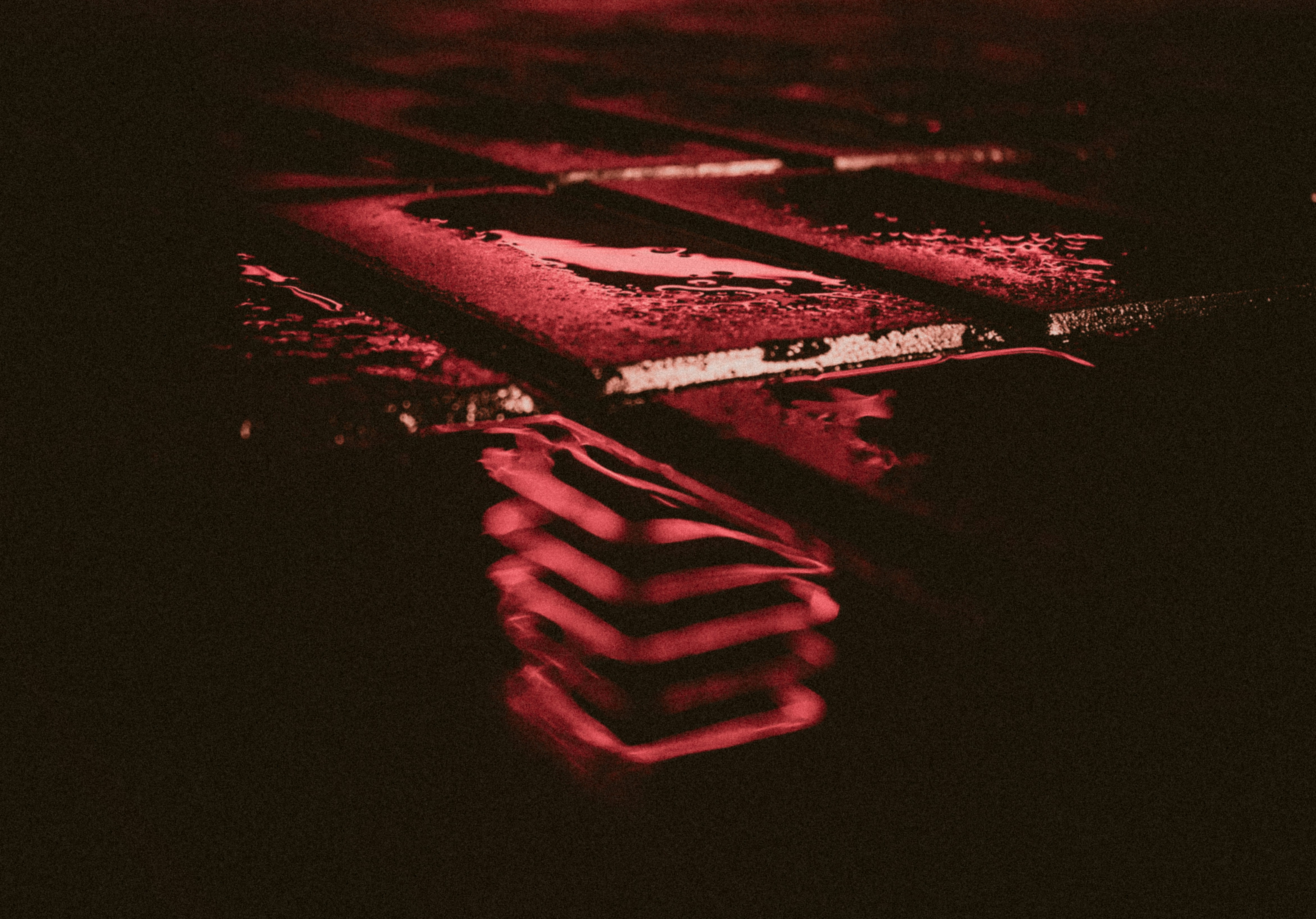 peinture abstraite rouge et noire