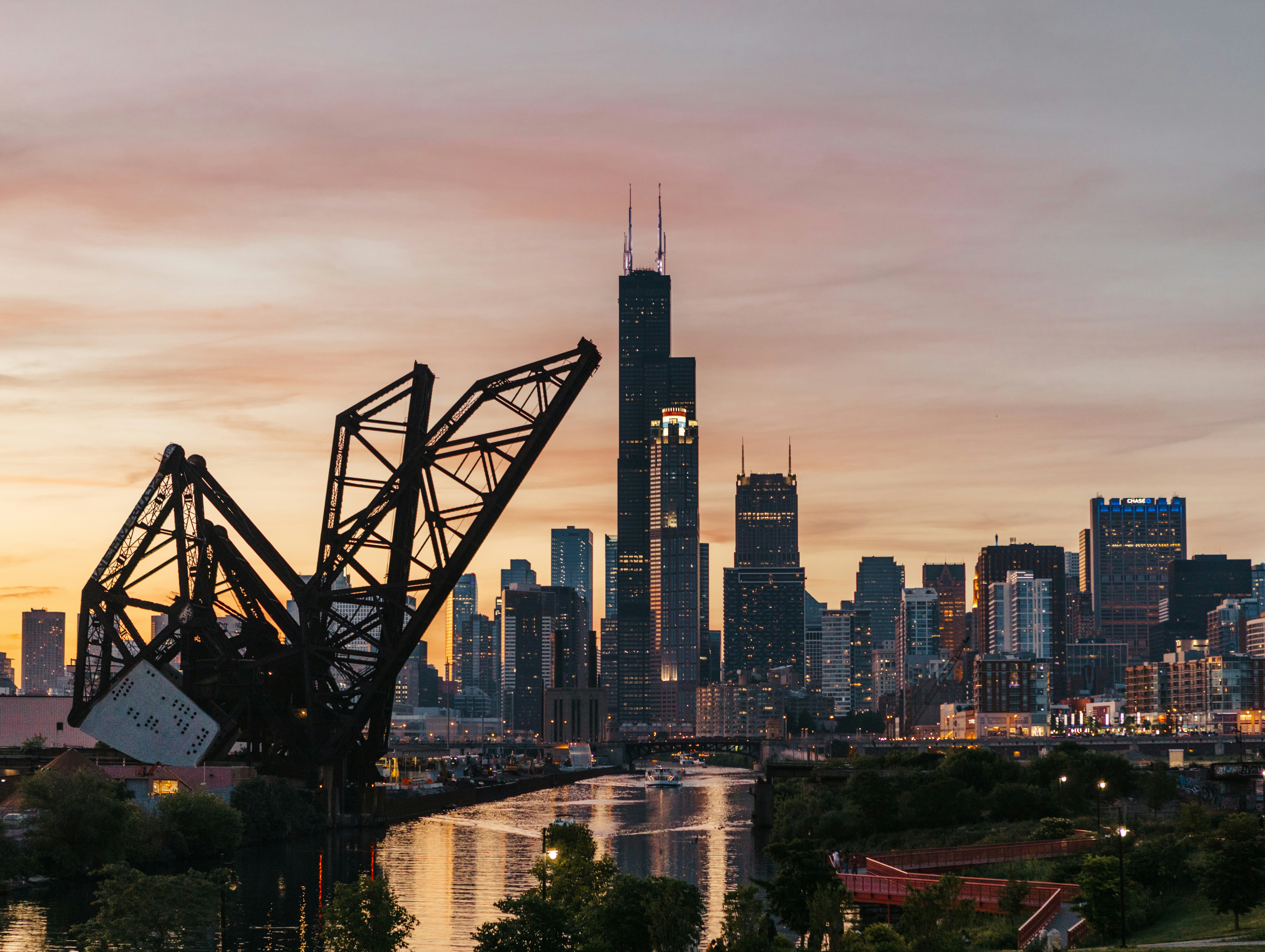 الصين تتوعد باتخاذ "كل التدابير المضادة الضرورية" بوجه الرسوم الجمركية الأميركية