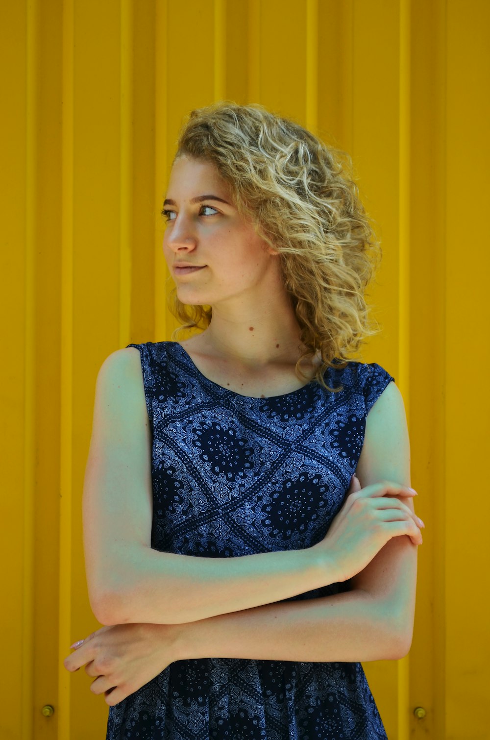 woman in blue and black sleeveless dress