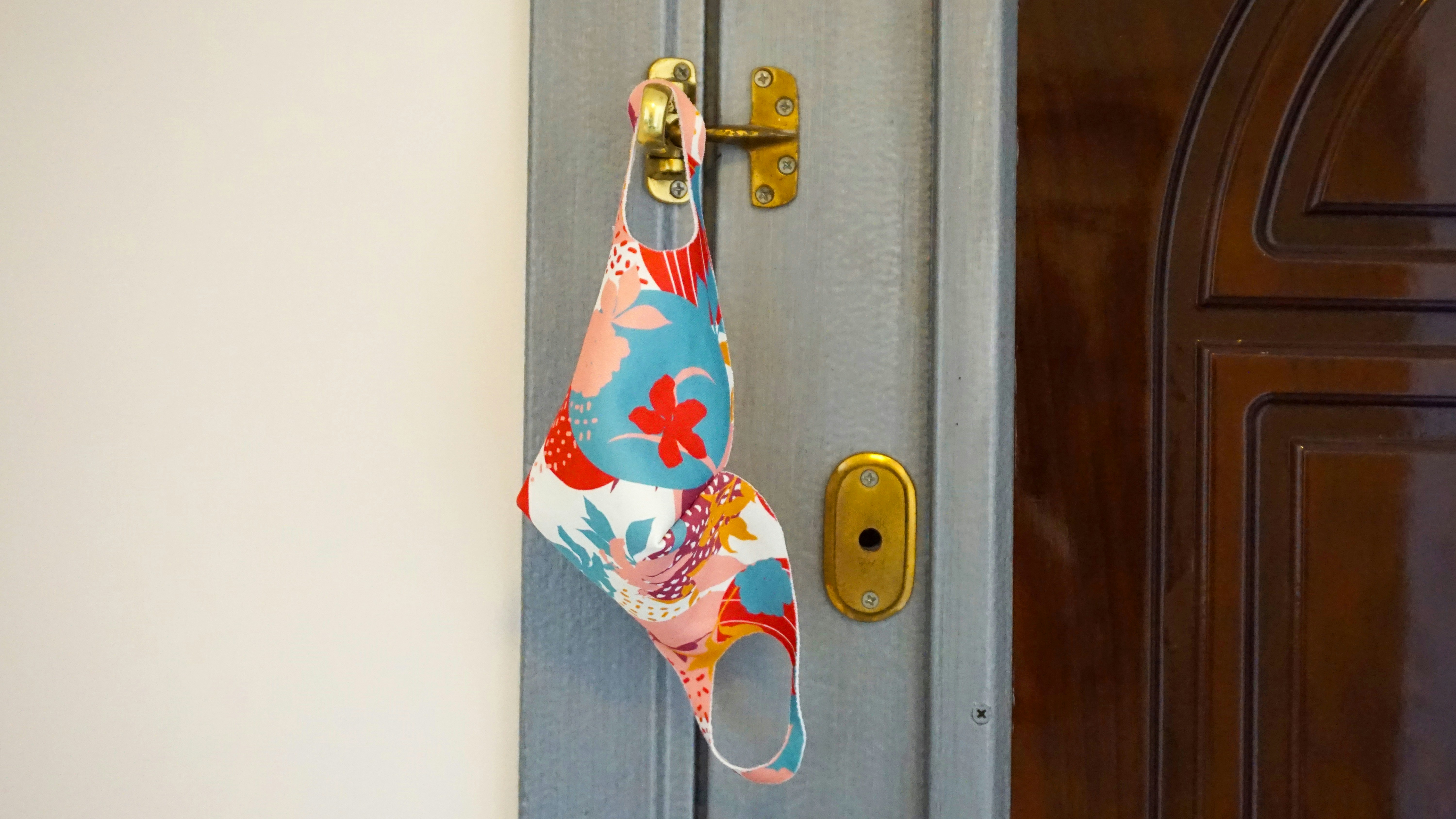 gray computer monitor