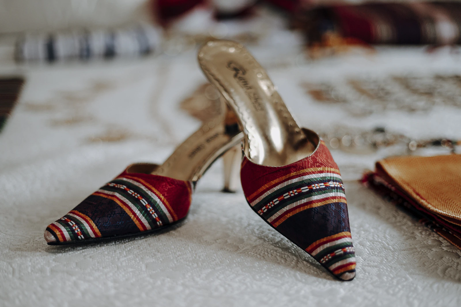 Bota Chelsea com vestido: a bota de elástico que casa com a feminilidade