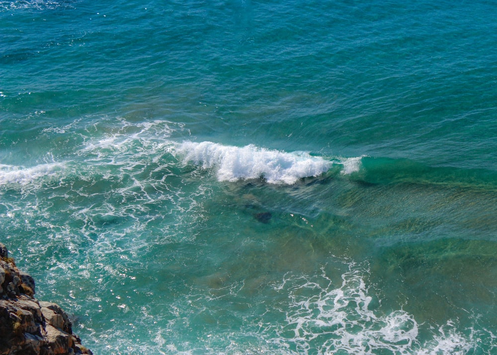 ocean waves hitting shore during daytime