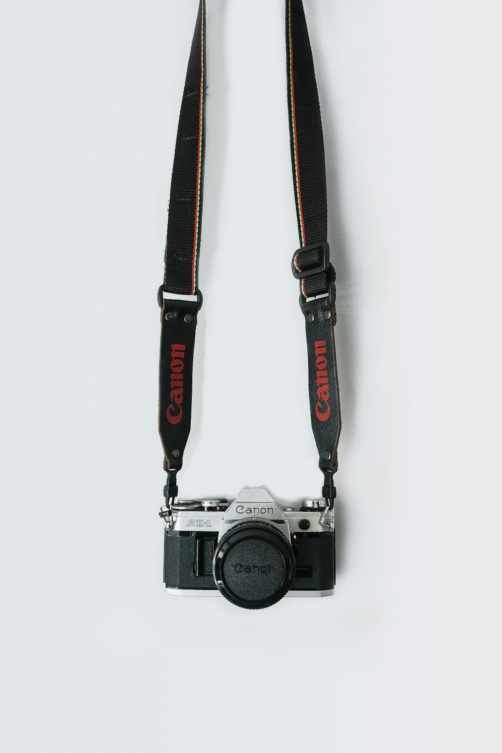Fotocamera DSLR nera e argento