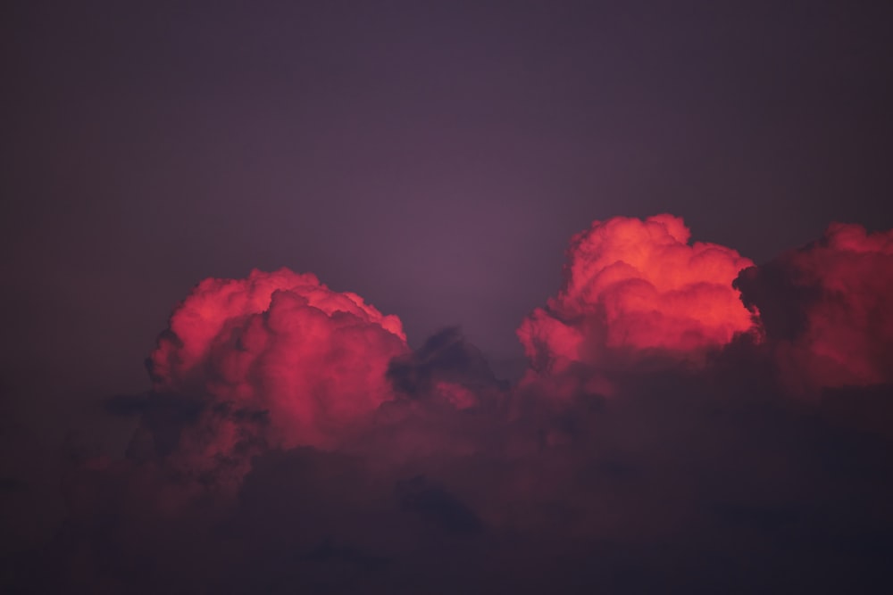 nuvens cor-de-rosa no céu