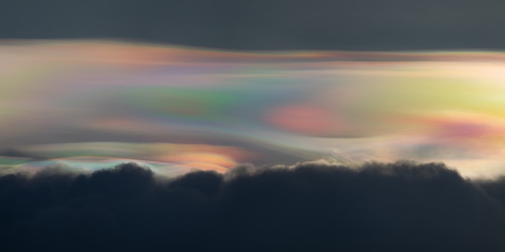 昼間の白い雲と青い空