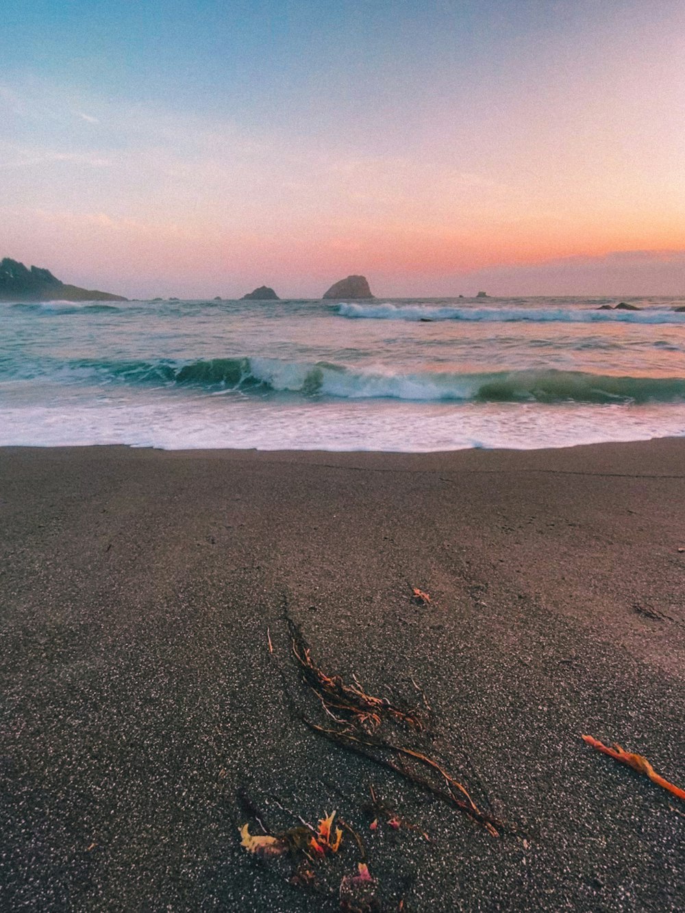 sea waves crashing on shore during daytime