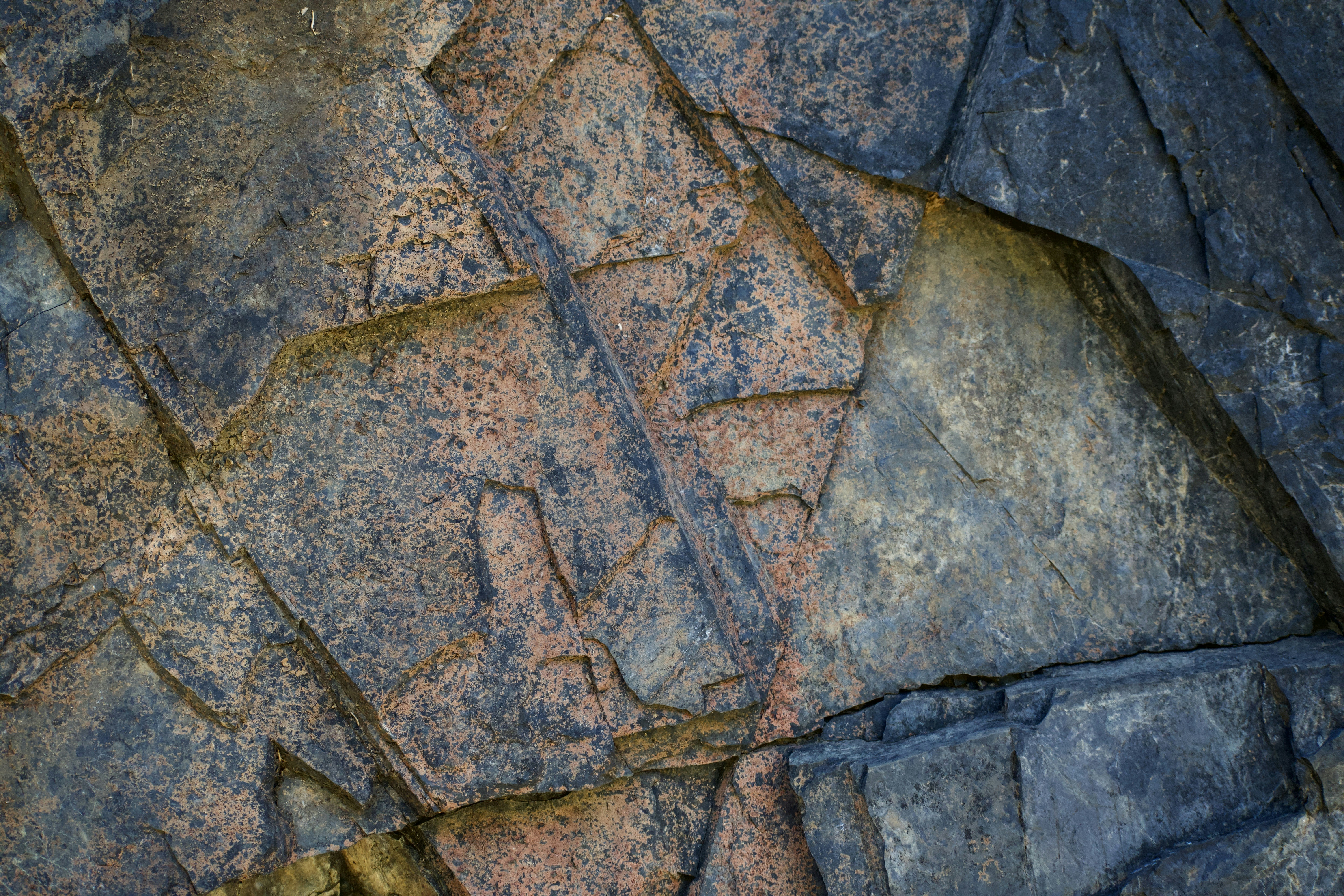 brown and gray concrete blocks