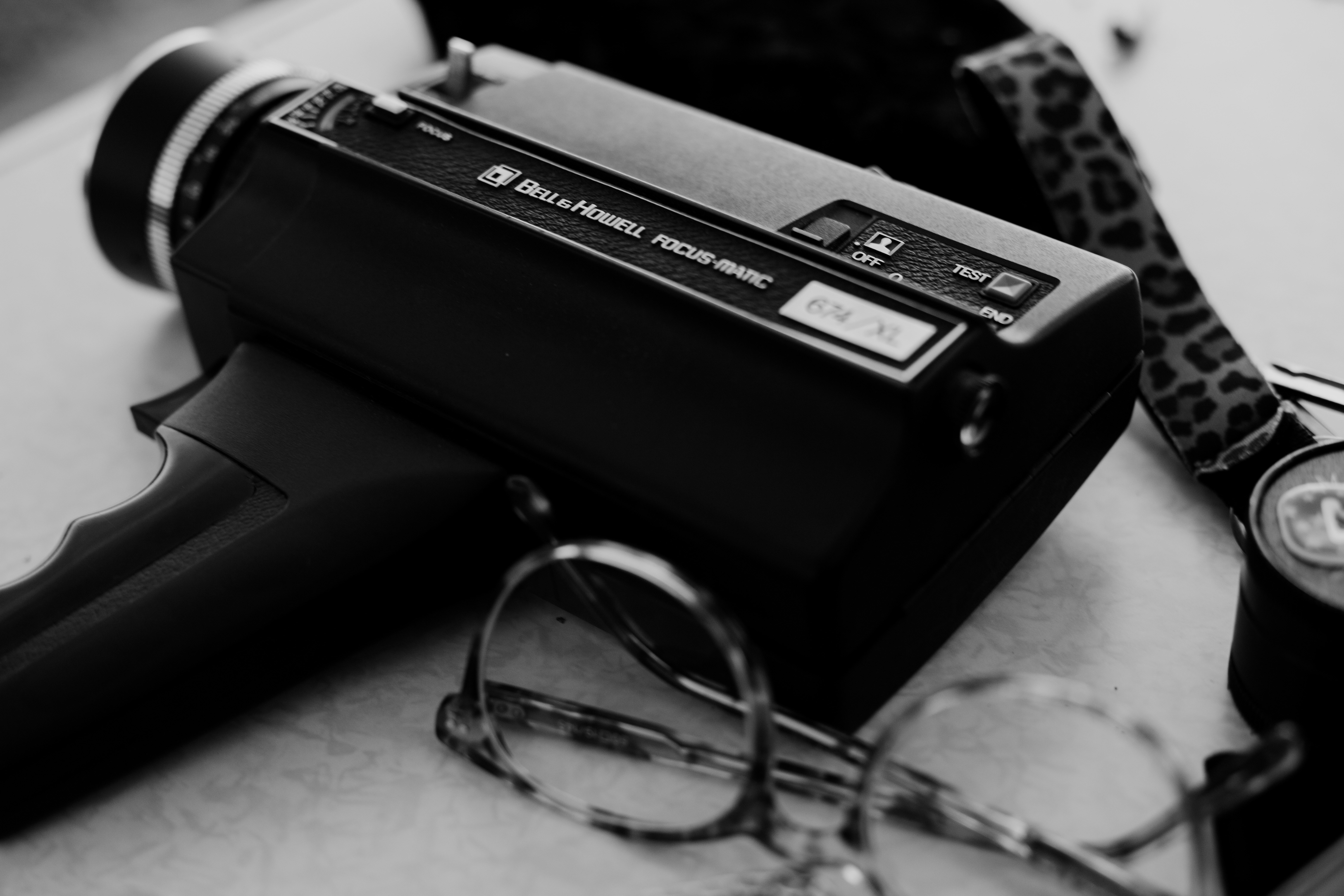 Dispositivo elettronico nero e grigio