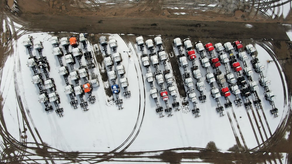 jouet de voiture blanc et noir