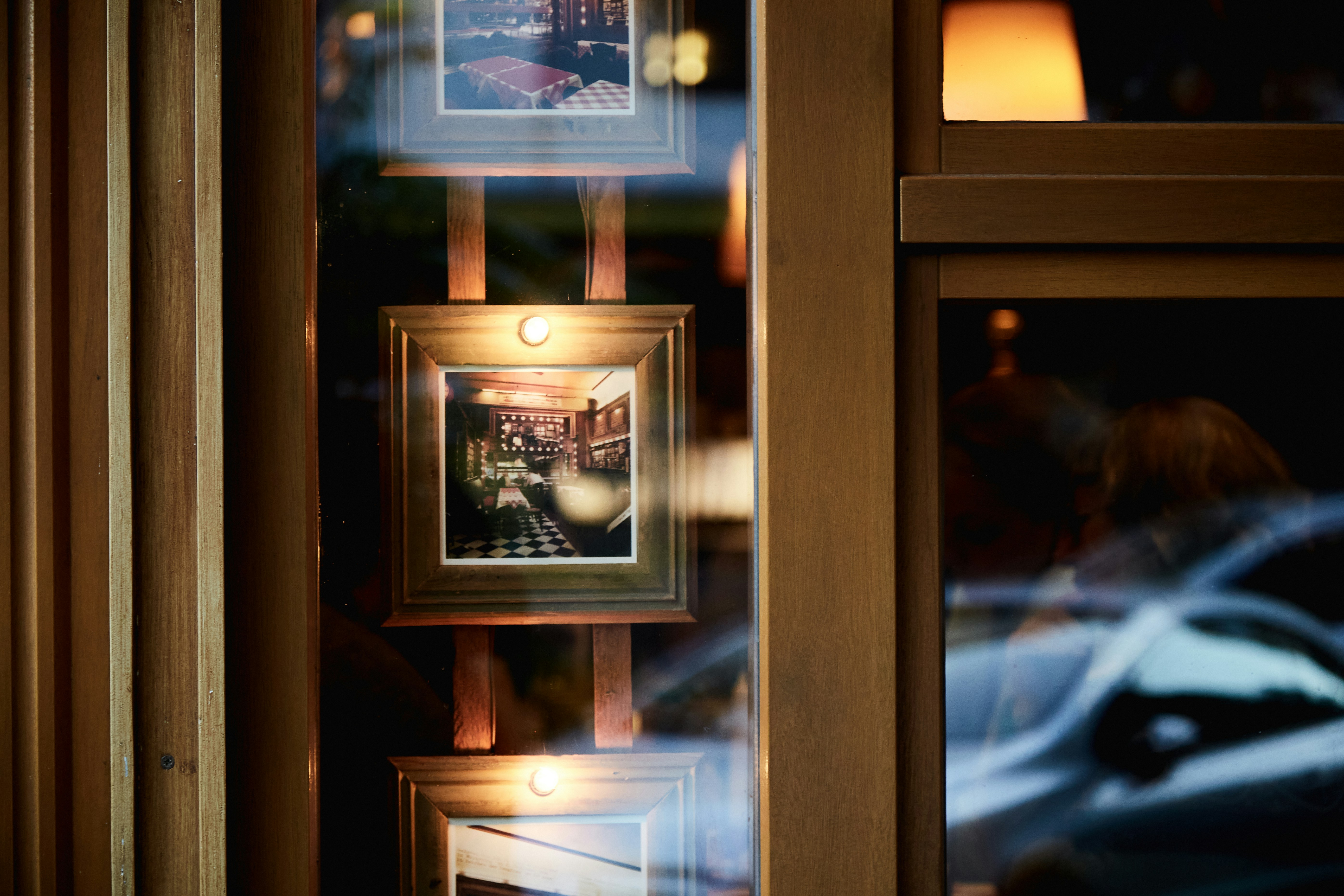 black and white wall mounted lamp