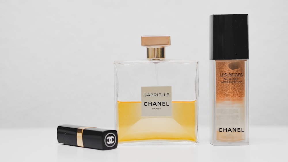 No 5 Chanel No 5 Eau De Parfum Photo Free Perfume Image On Unsplash