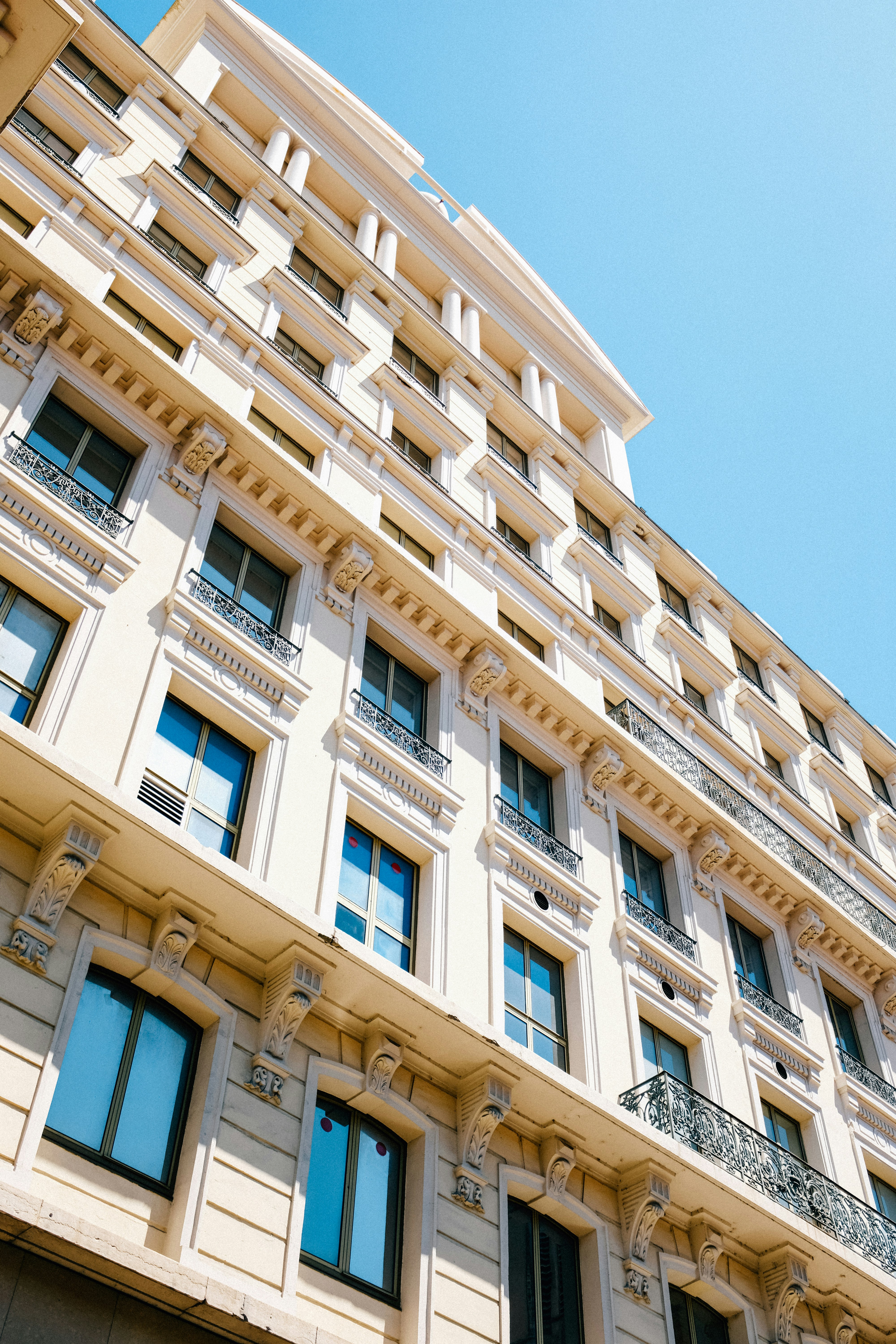 Photo by adrienolichon