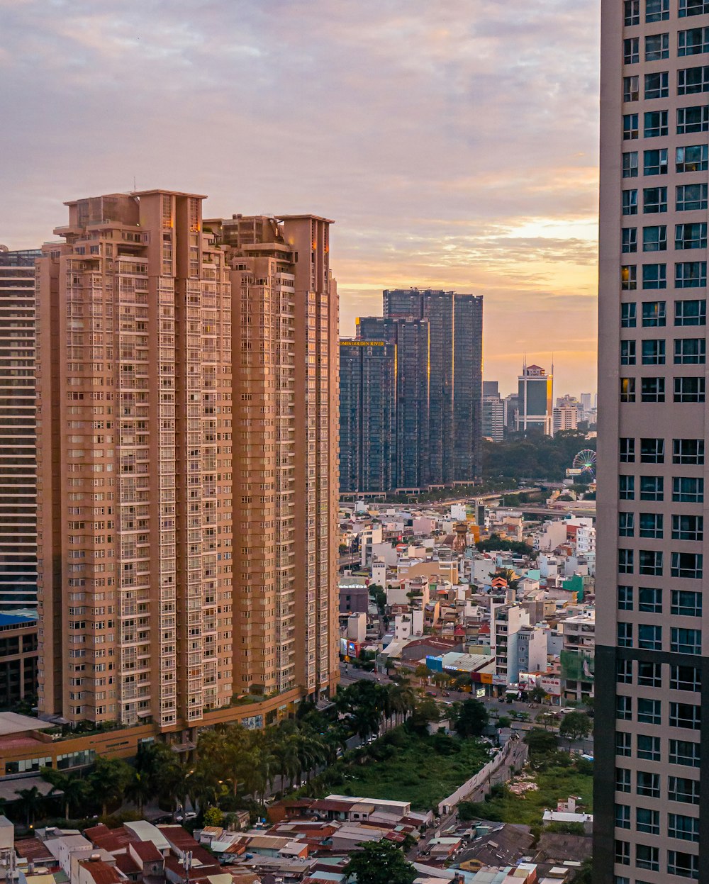 high rise building during daytime