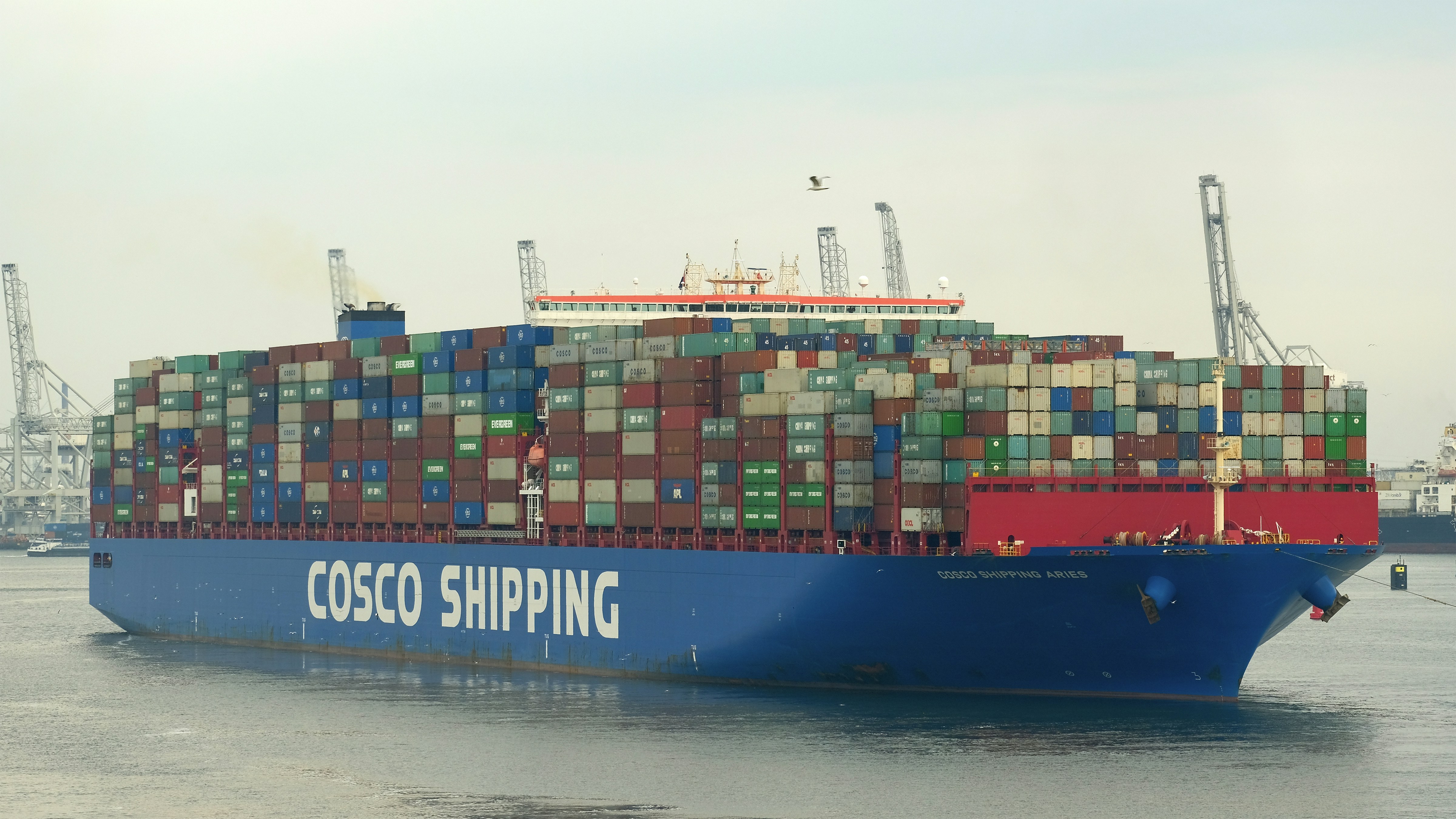 departure from Euromax terminal, 400 meters long