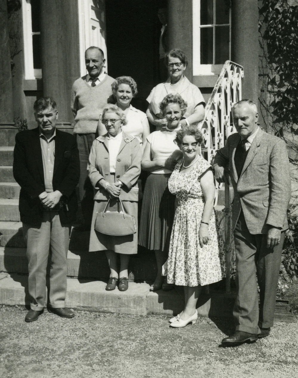La familia en el pueblo, hacia 1955.