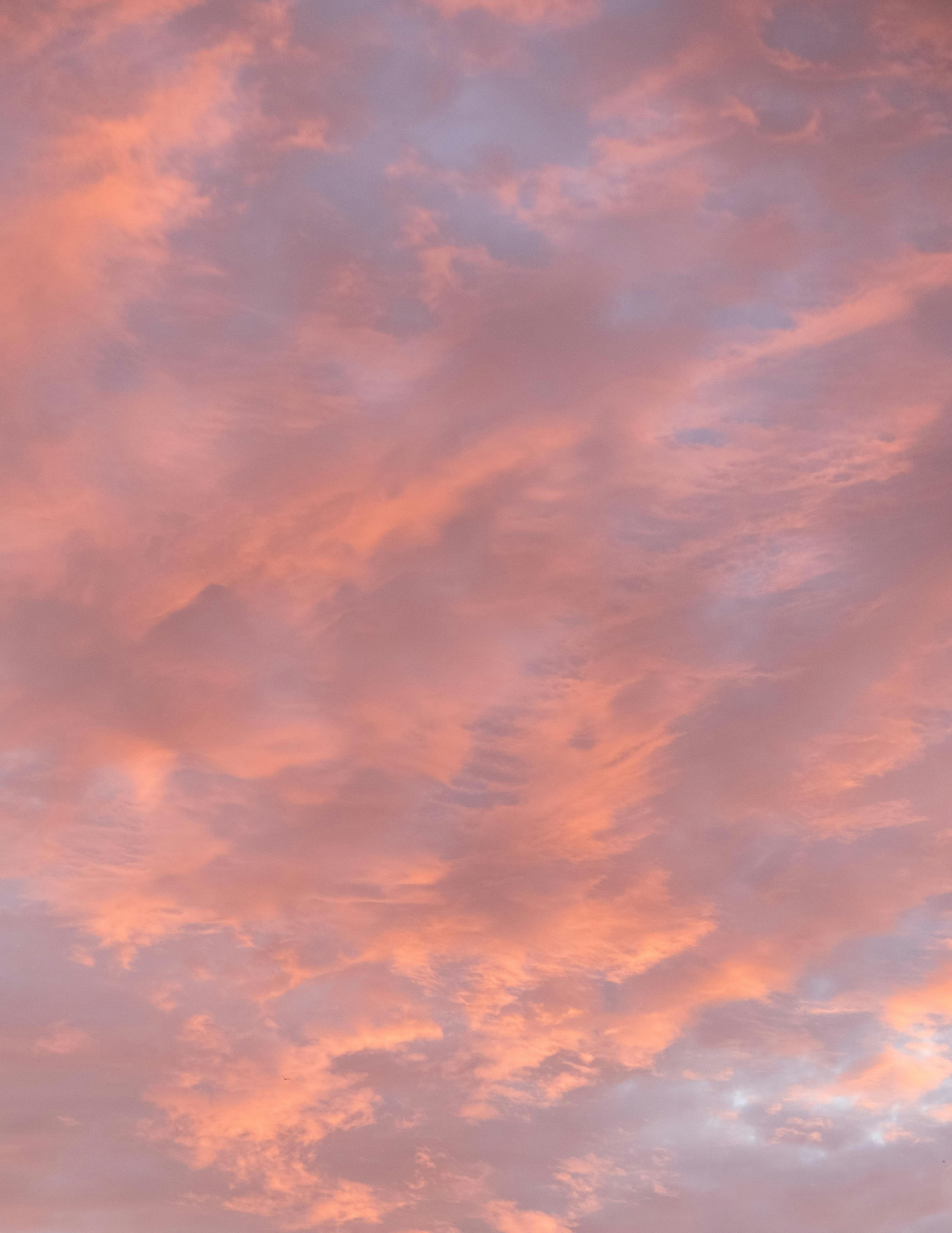cielo nuvoloso arancione e blu