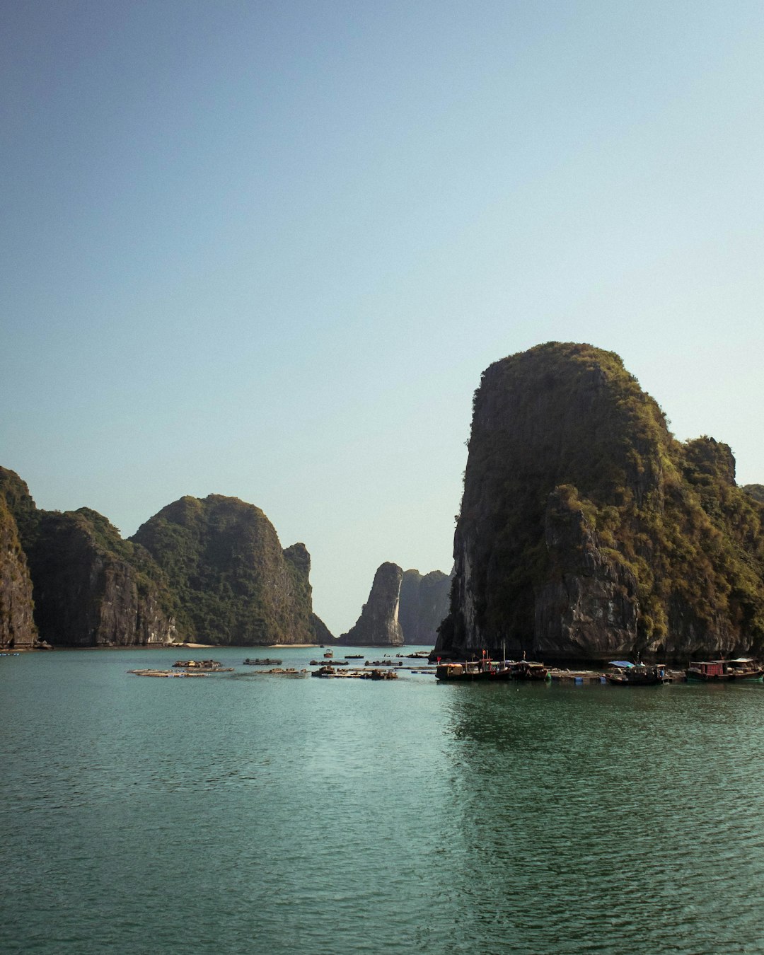 travelers stories about Cliff in Ha Long Bay, Vietnam