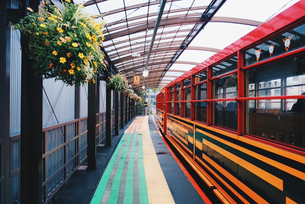 green and red train station