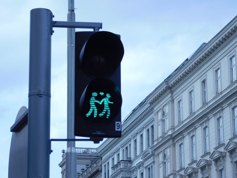 black and red traffic light