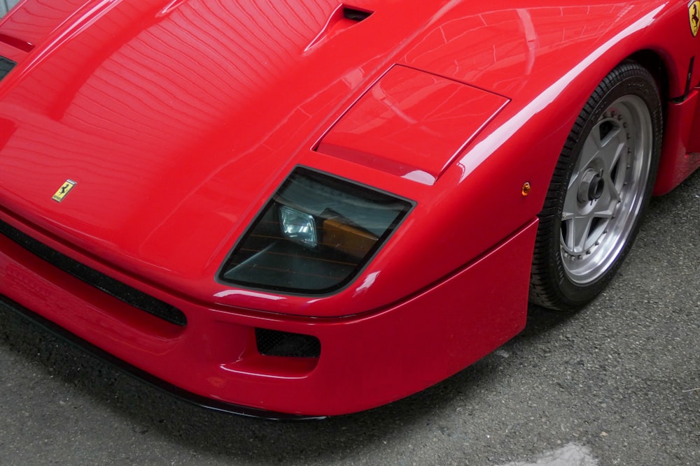 Roter Ferrari 458 Italia auf der Straße