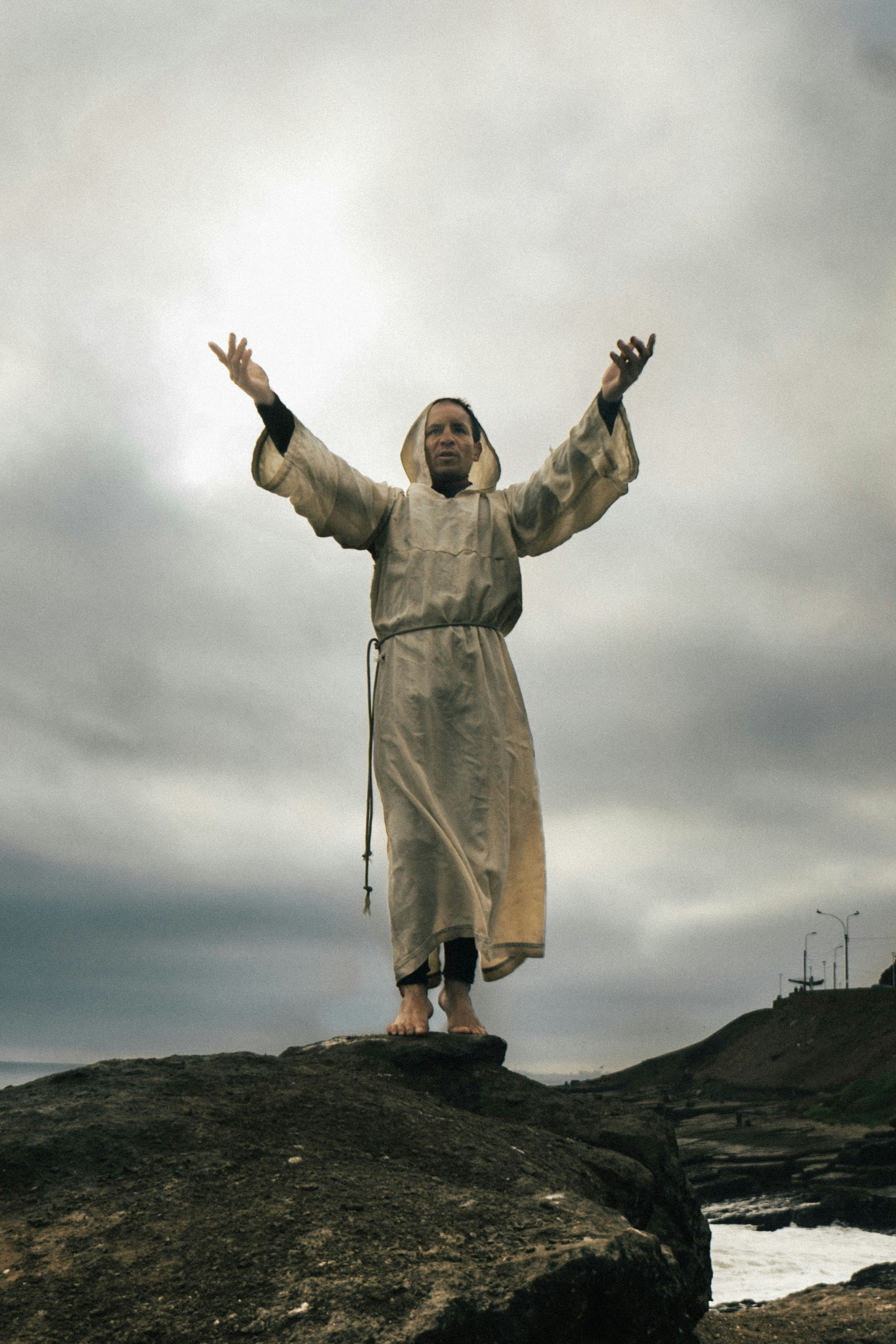 Man in white robe raising his hands photo – Free Grey Image on Unsplash