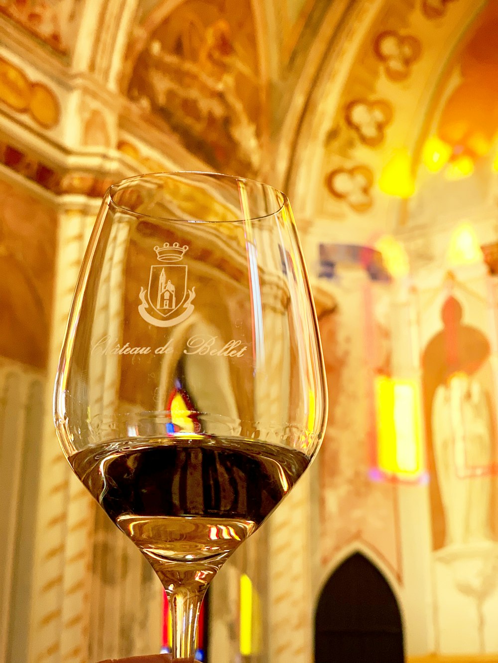 copa de vino transparente con vino tinto