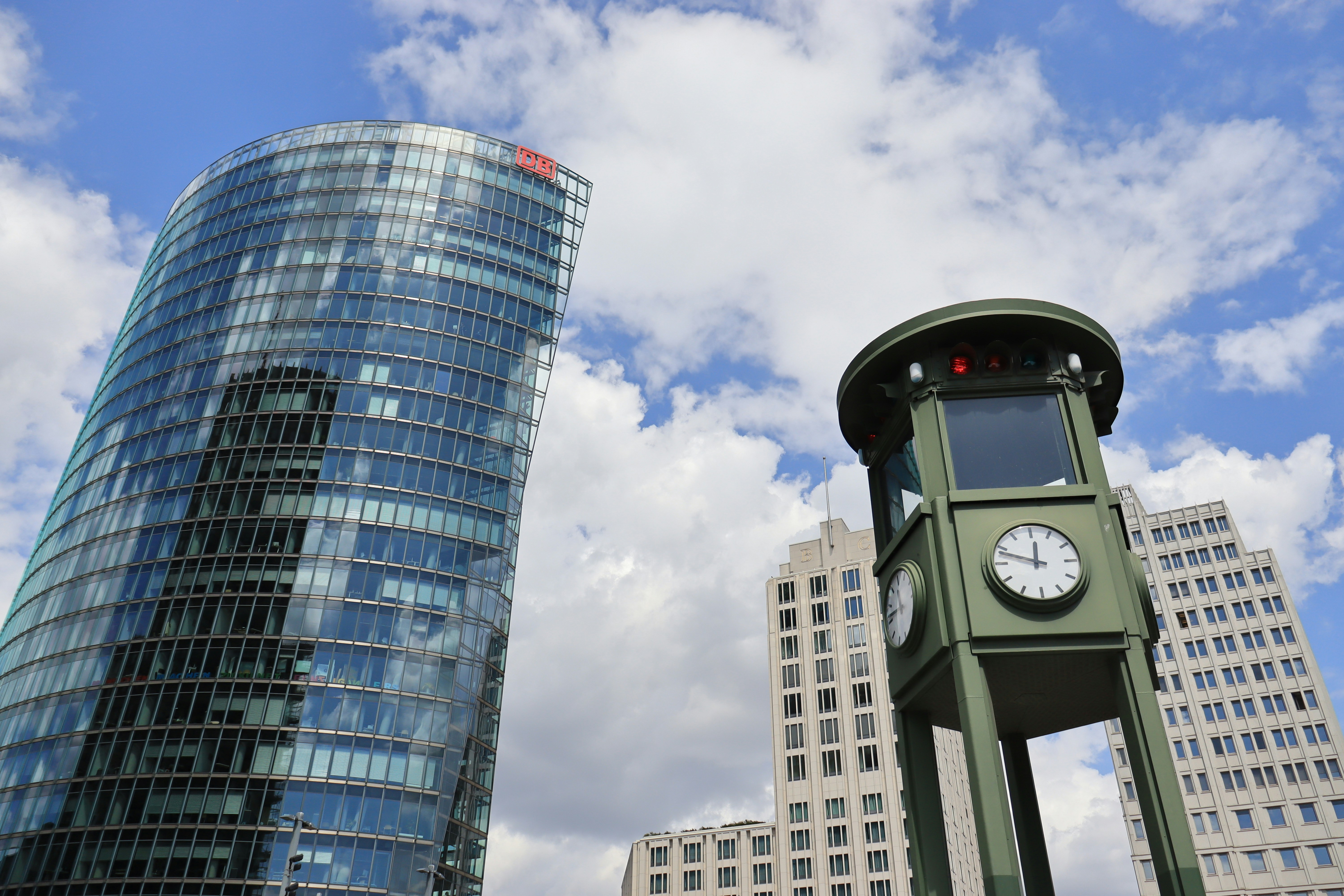 black and white analog clock at 10 00