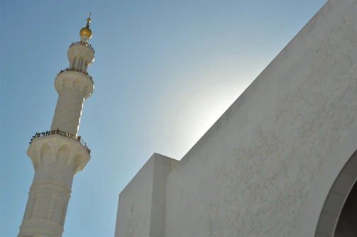 A shining minaret alem freshly polished, reflecting sunlight with a clear sky background.