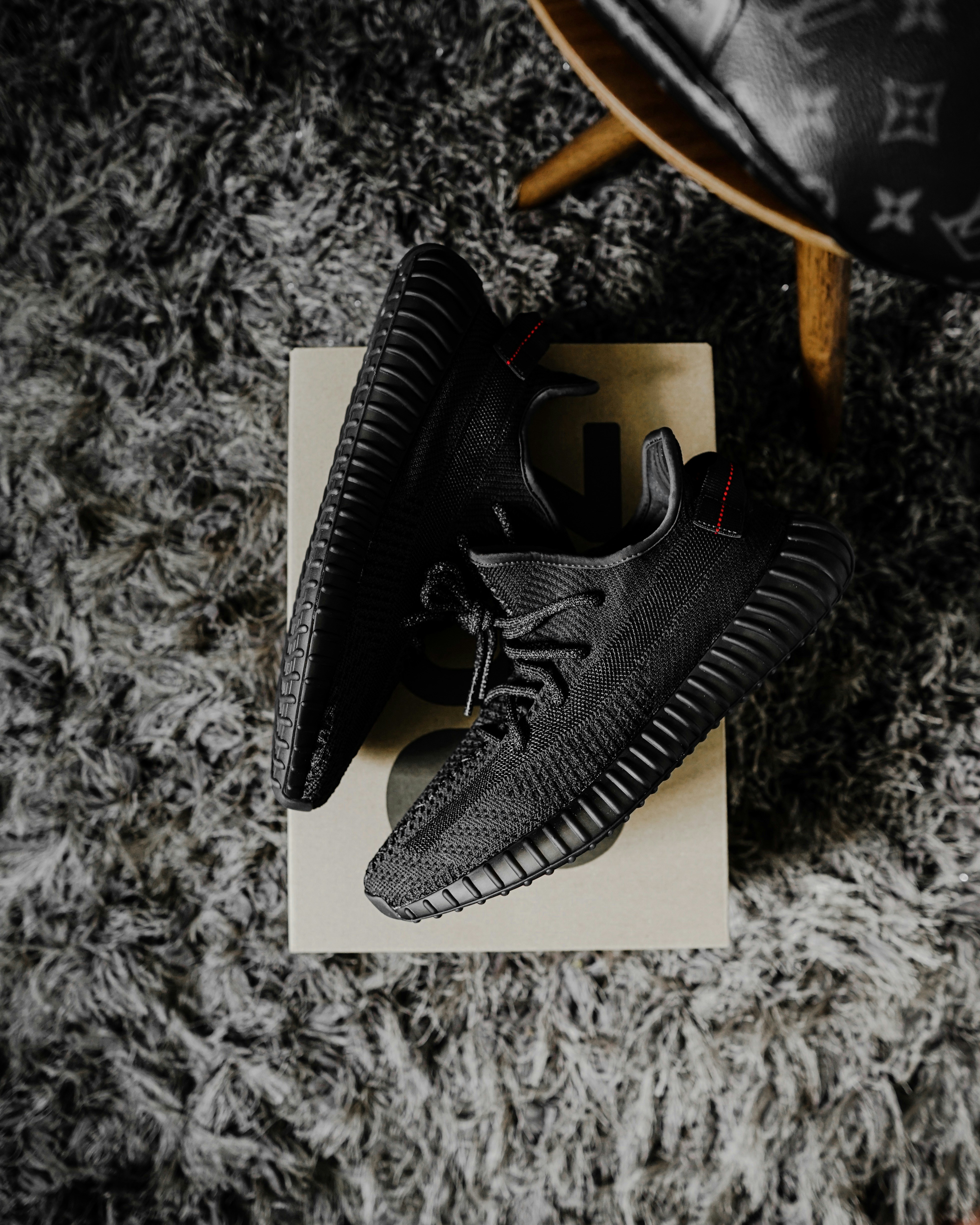 รองเท้าผู้ชายดีไซน์ทันสมัย