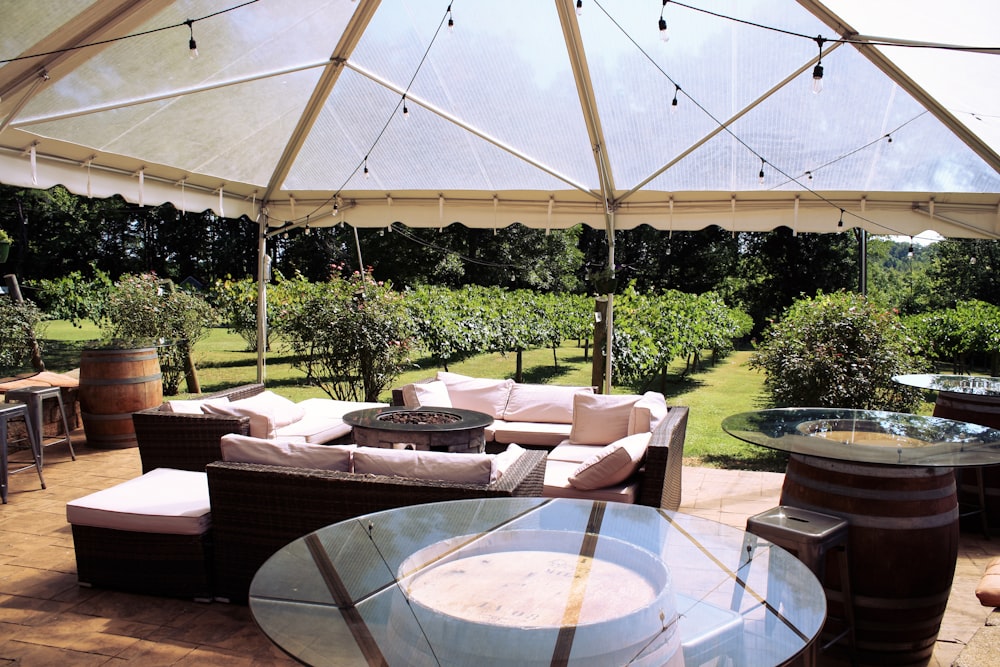 white round table with chairs