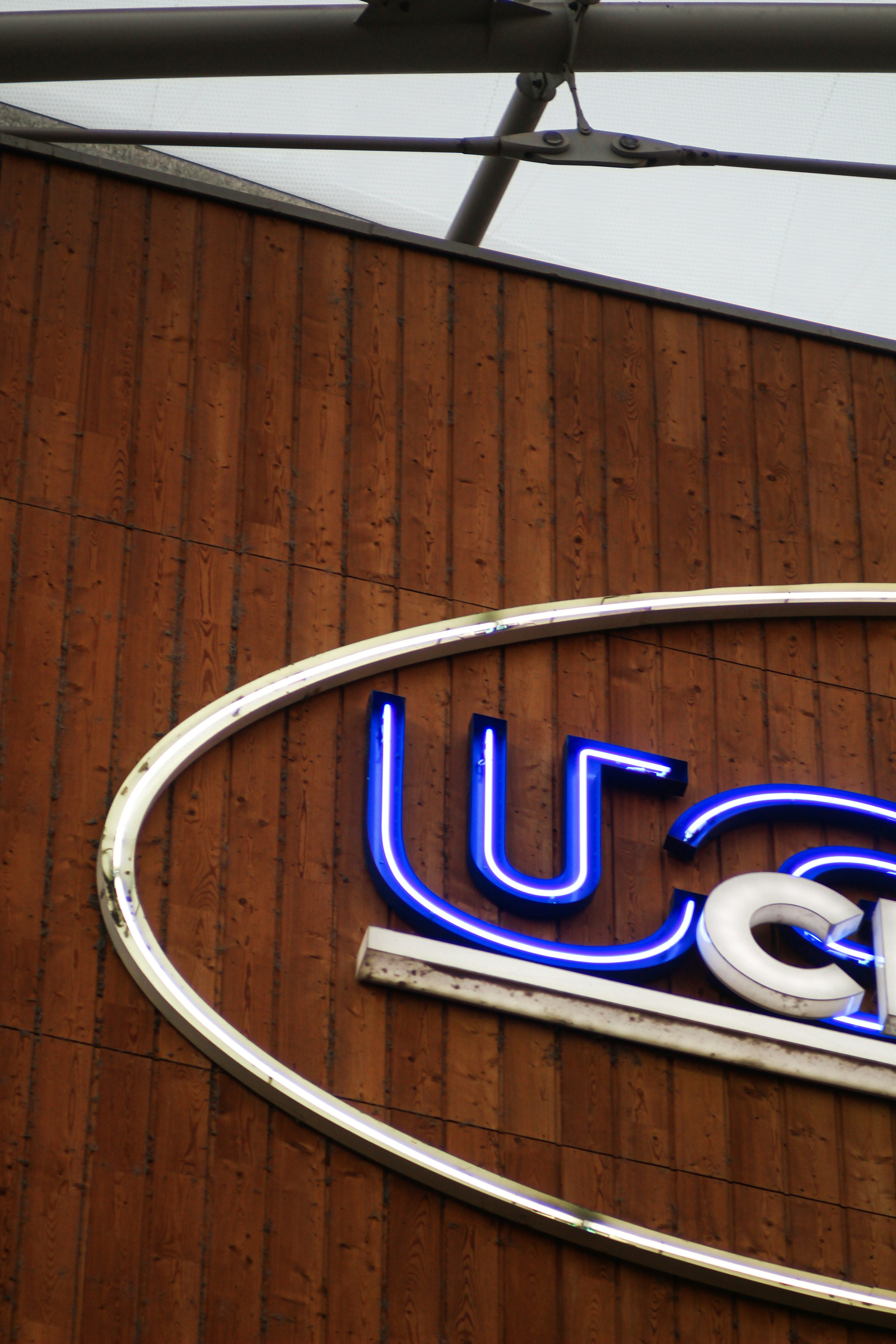 a u s a sign on the side of a building
