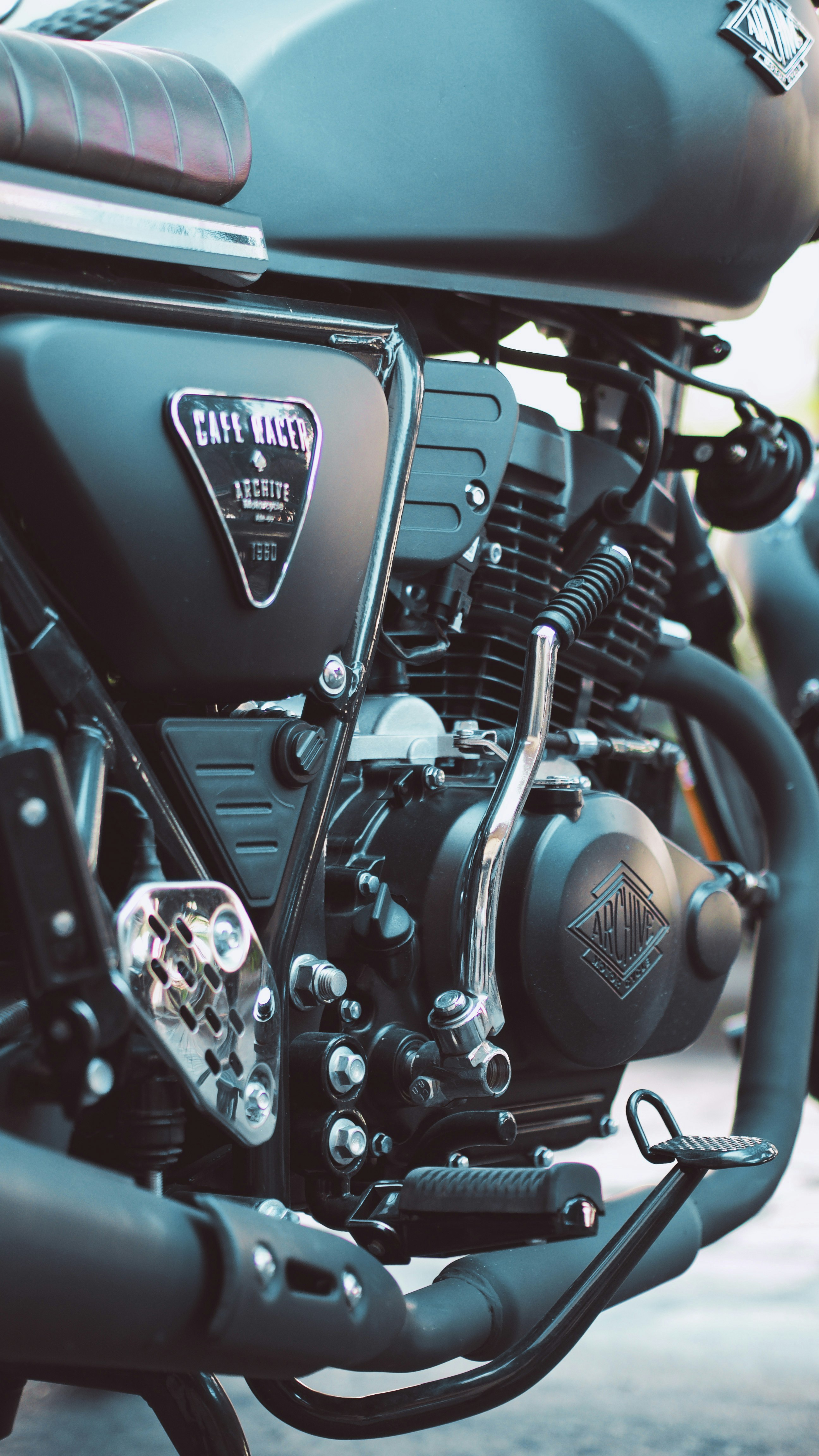 black and silver harley davidson motorcycle
