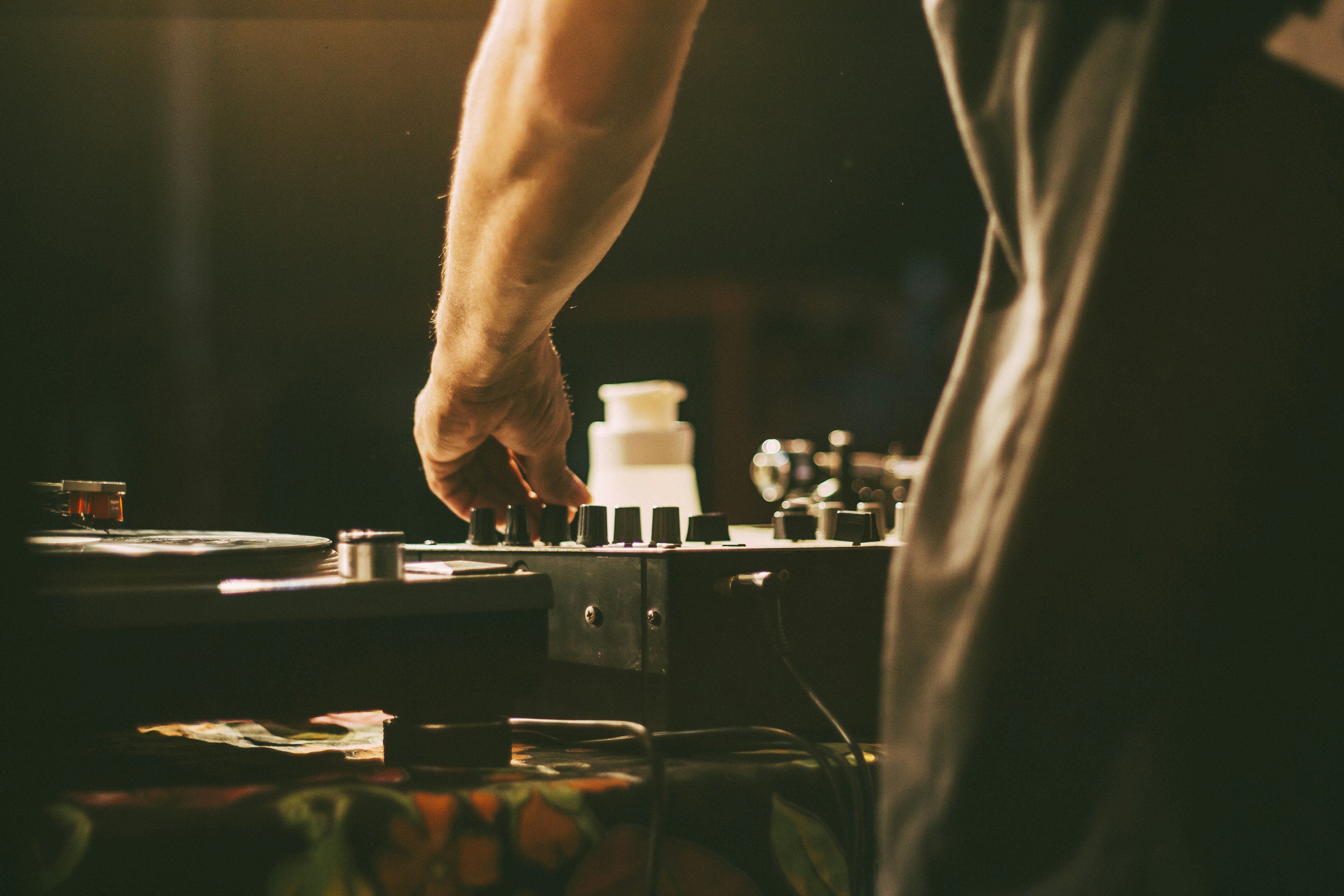 Image de Nouvelle vague électro : les titres incontournables de la semaine du 8 décembre 2025