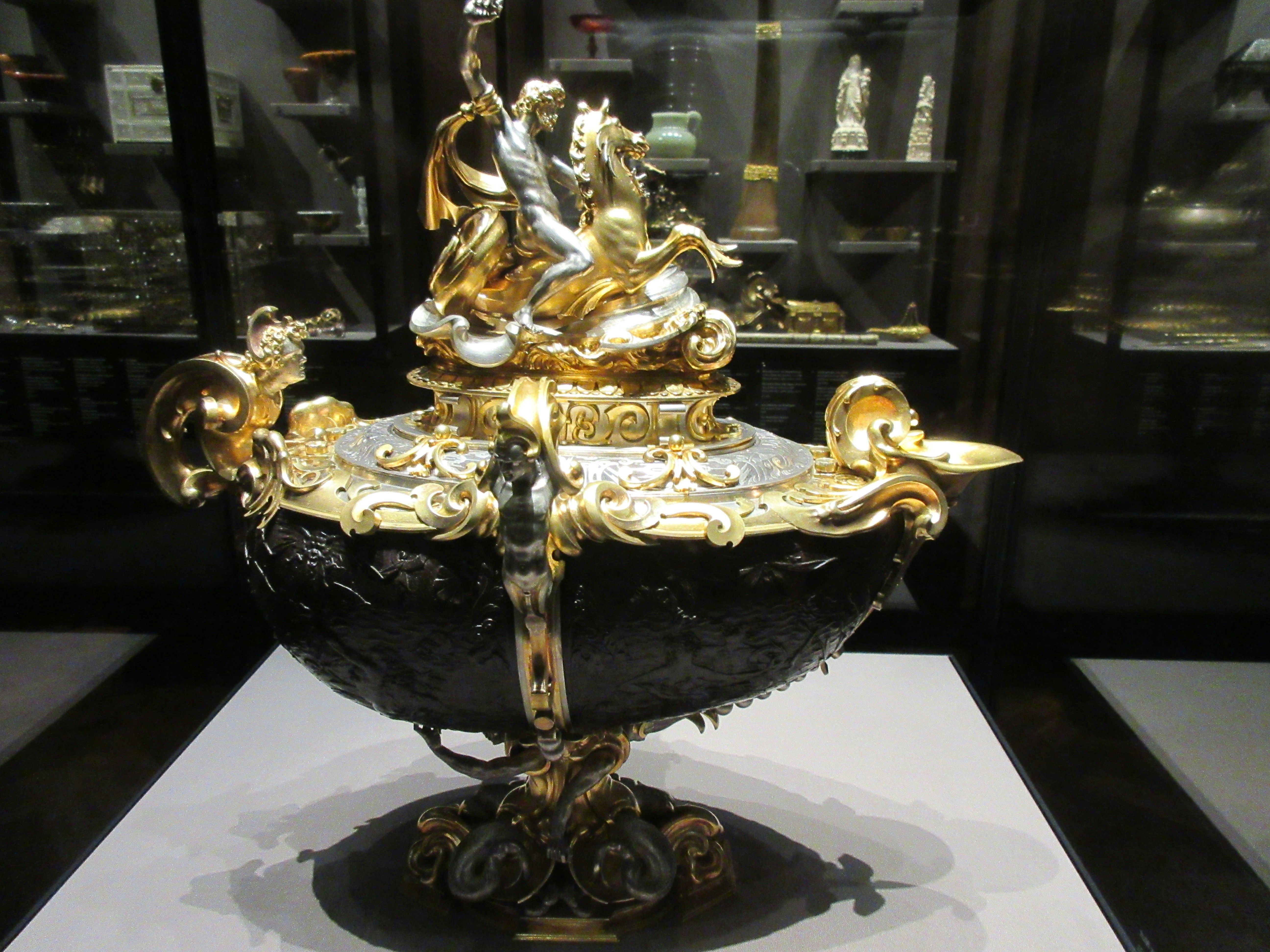 gold and black round table ornament