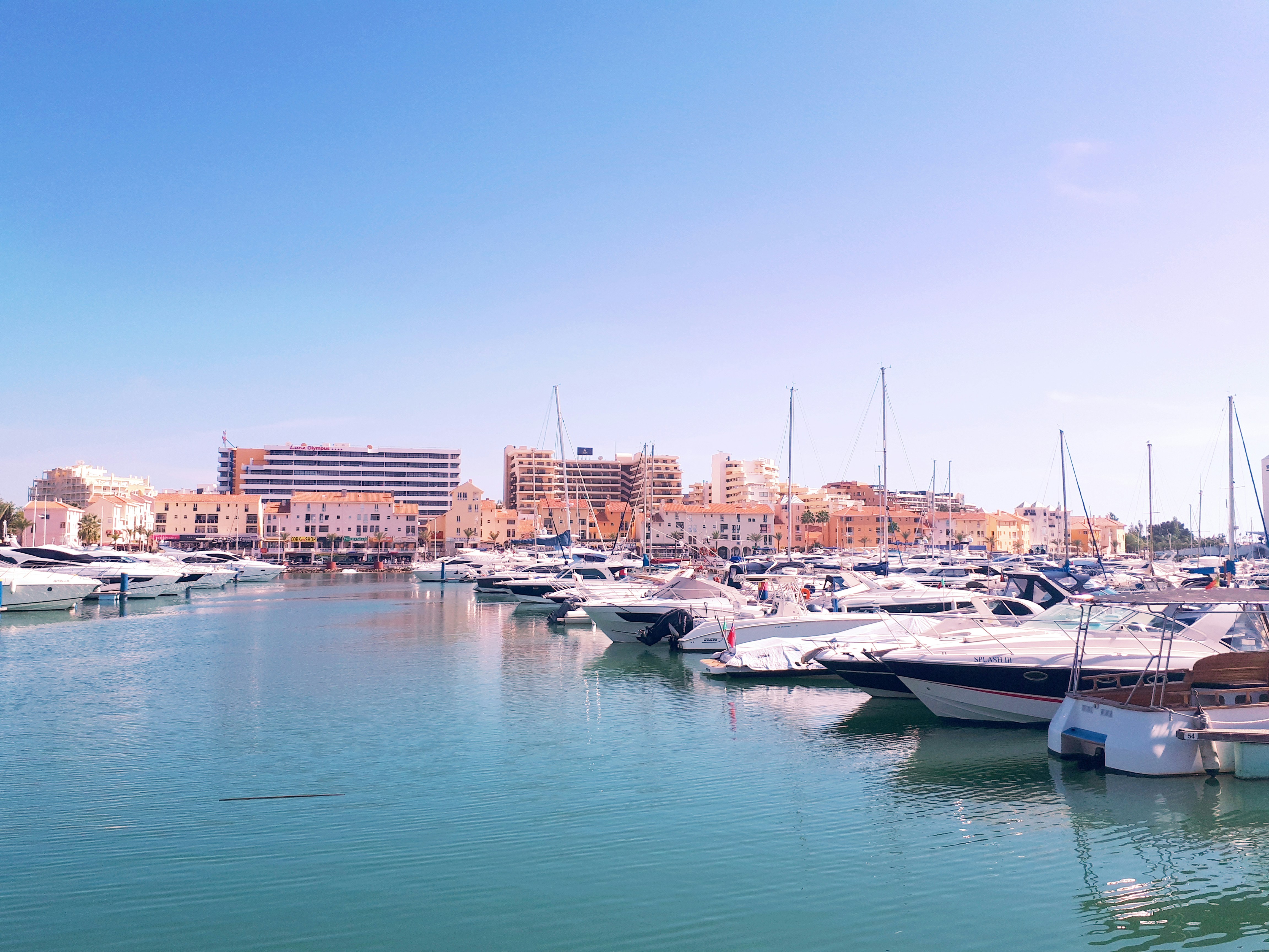 Vista del Puerto Deportivo (Marina) de Vilamoura [Foto: Peter Idowu/Unsplash]