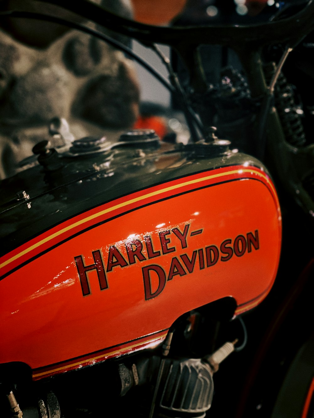 Un primer plano de una motocicleta Harley Davidson