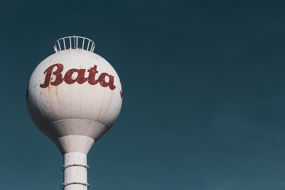 white and red hot air balloon